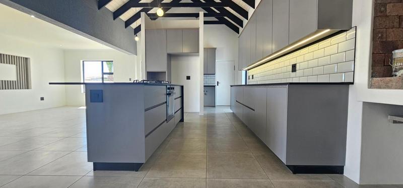 3 Bedroom Property for Sale in Country Club Western Cape